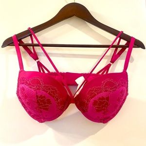 Victoria’s Secret Limited Edition Very Sexy Push Up Bra **free matching pantie!*